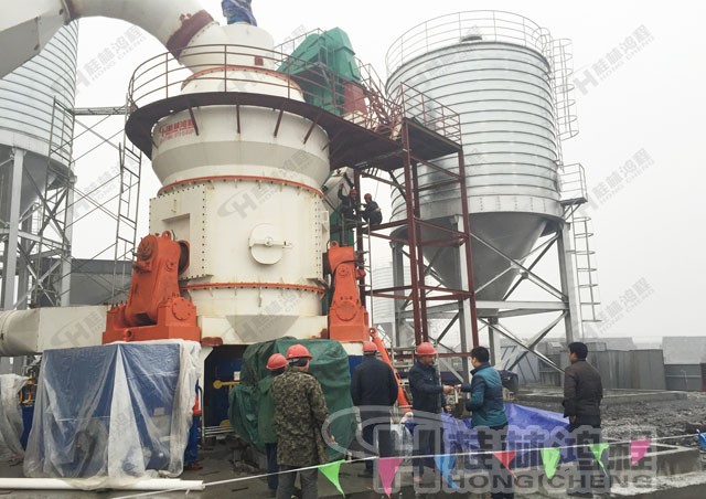 鈉長(zhǎng)石磨粉機(jī) 鈉長(zhǎng)石磨粉機(jī),超細(xì)磨粉機(jī),立式磨粉機(jī),長(zhǎng)石磨粉機(jī),長(zhǎng)石磨粉設(shè)備